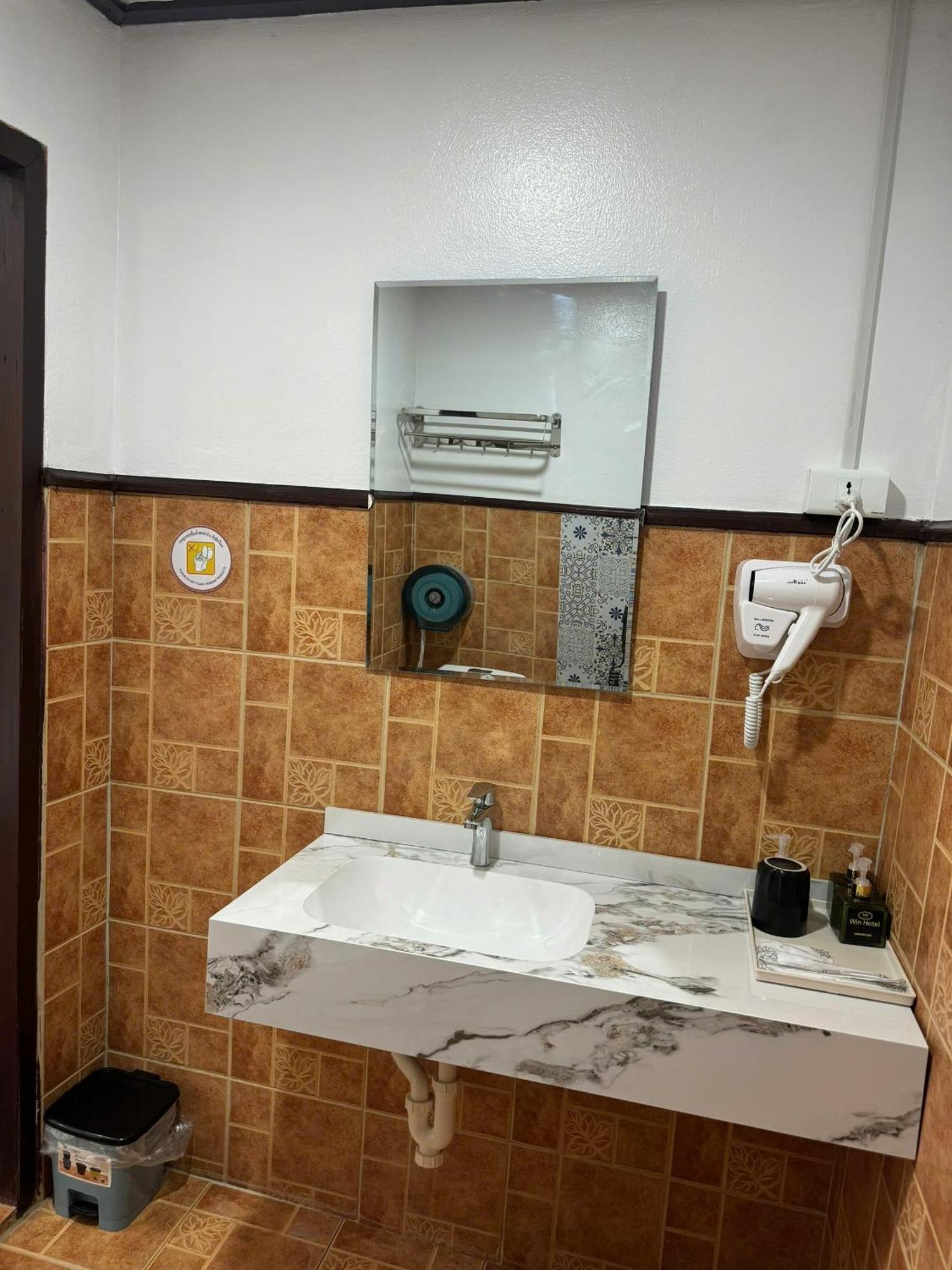 Win Hotel Vang Vieng Værelse billede